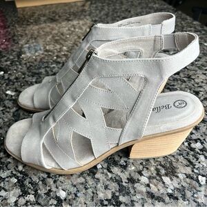 Bella Vita Women's Jovanah Grey Block Heel Sandals Size 12N Narrow